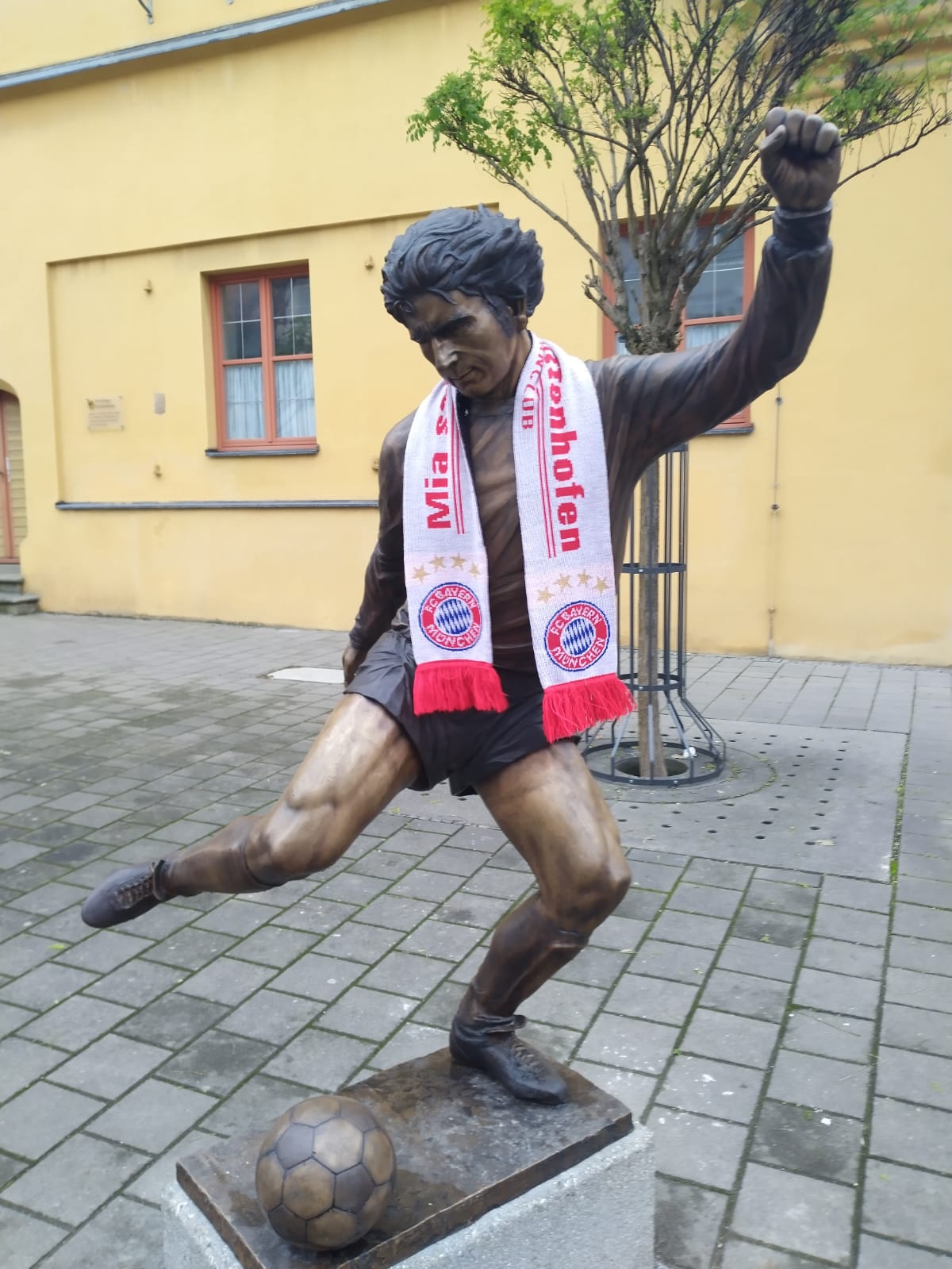 2022 Gerd Müller Statue